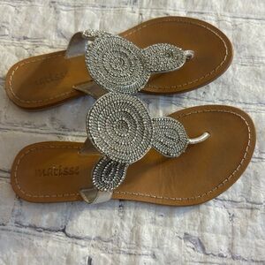 MATISSE JEWELED SILVER RHINESTONES LEATHER THONG WOMEN’S SANDALS SIZE 6